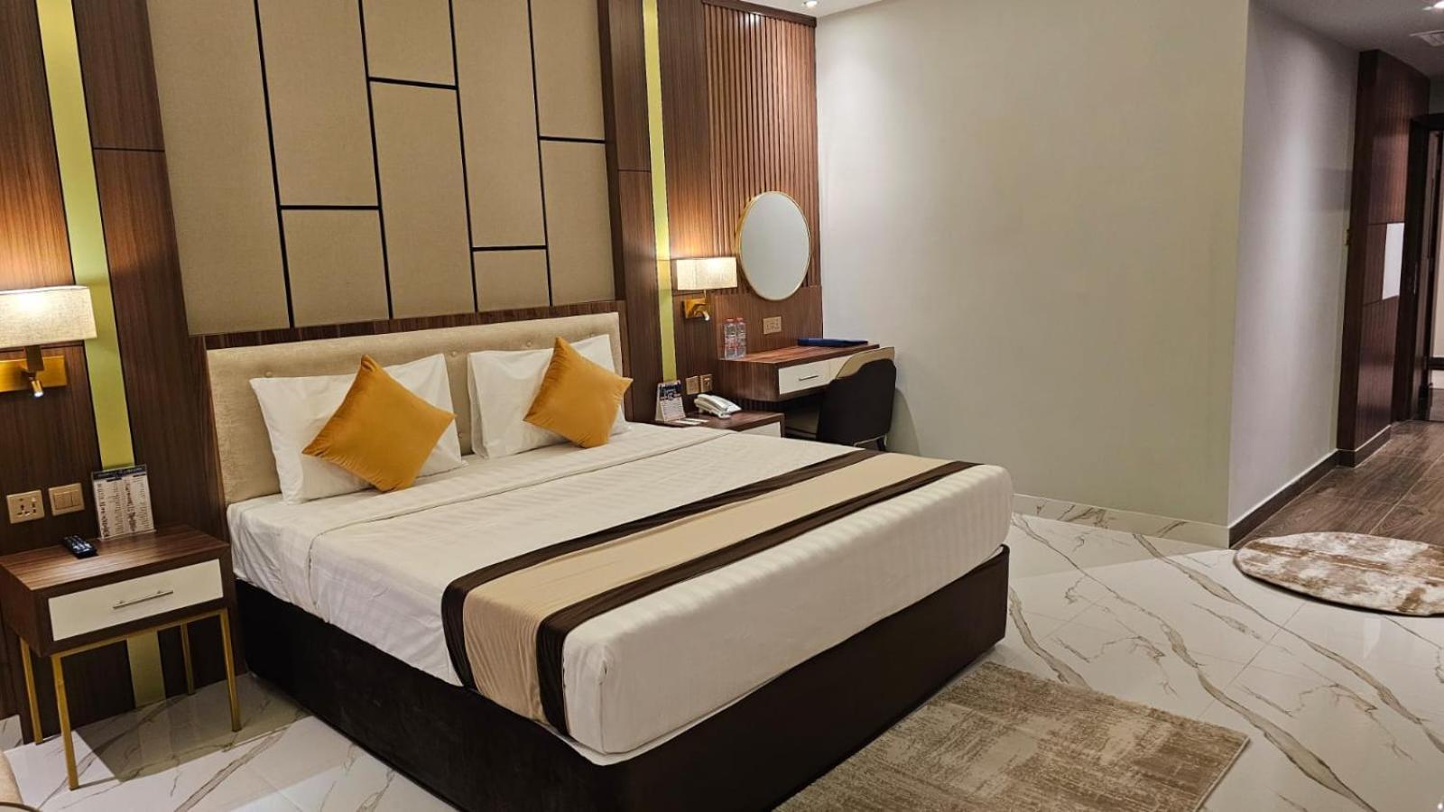 Concorde Deira Hotel -Formerly Golden Tulip Deira Hotel Дубай Екстериор снимка